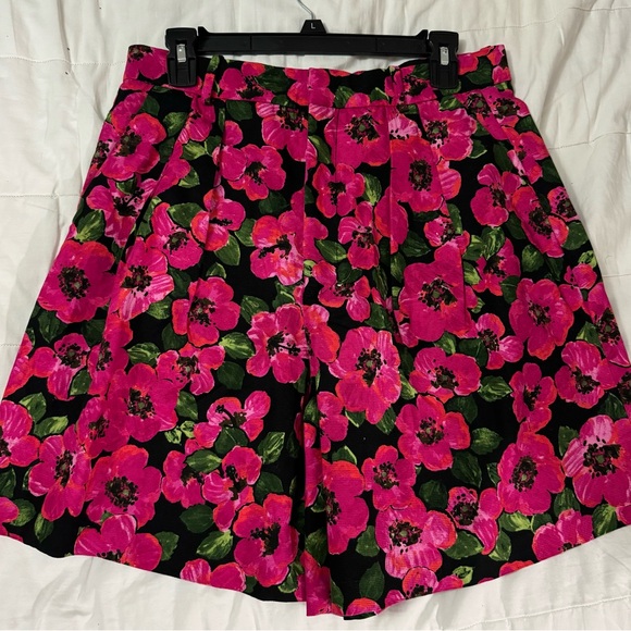 Zara floral Bermuda short size Large - Picture 2 of 4